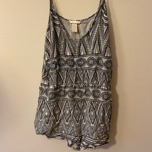 Brand: H&M. Size: 10. Color: Navy blue and white.